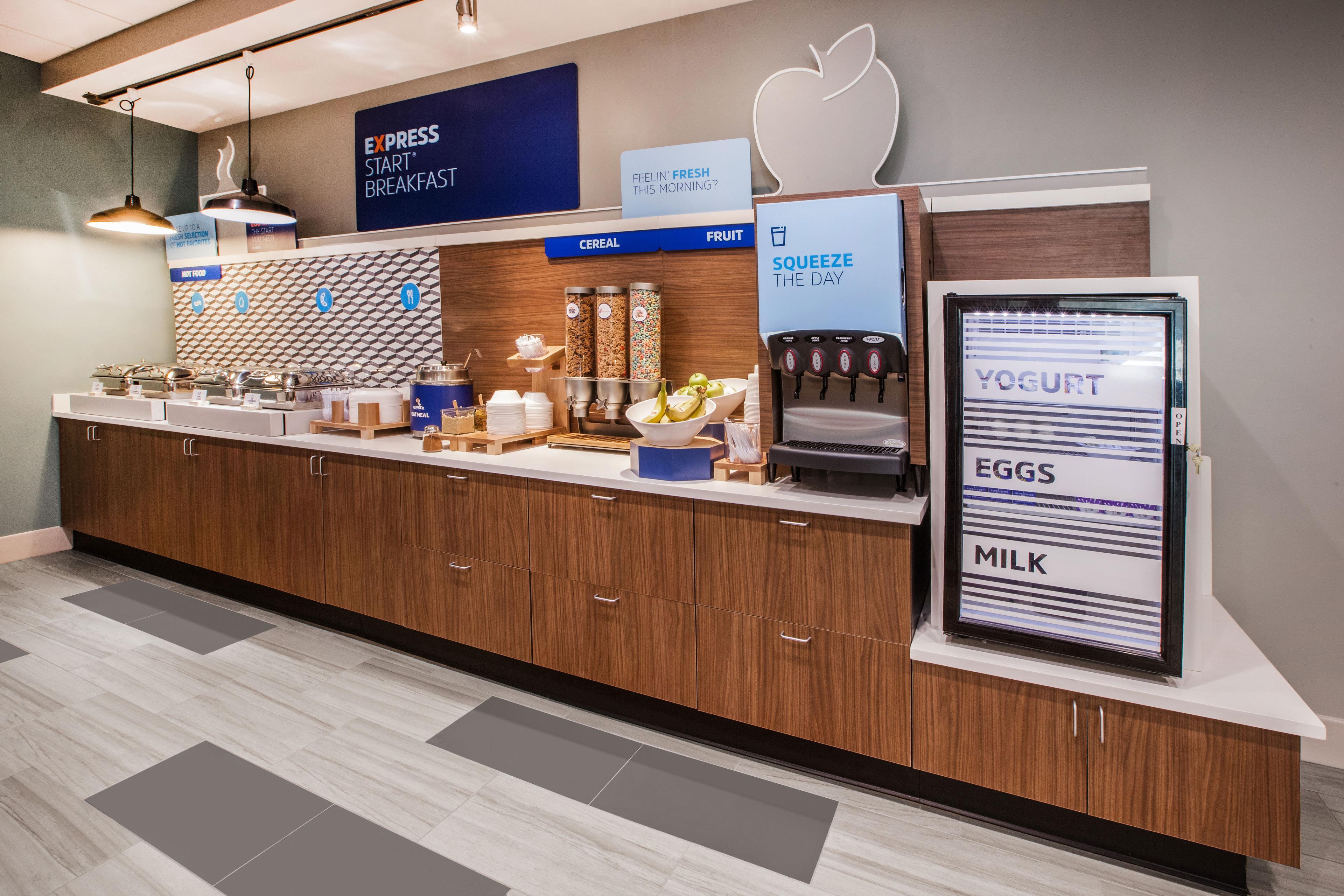 Holiday Inn Express Hotels & Suites Burlington By Ihg Exterior photo