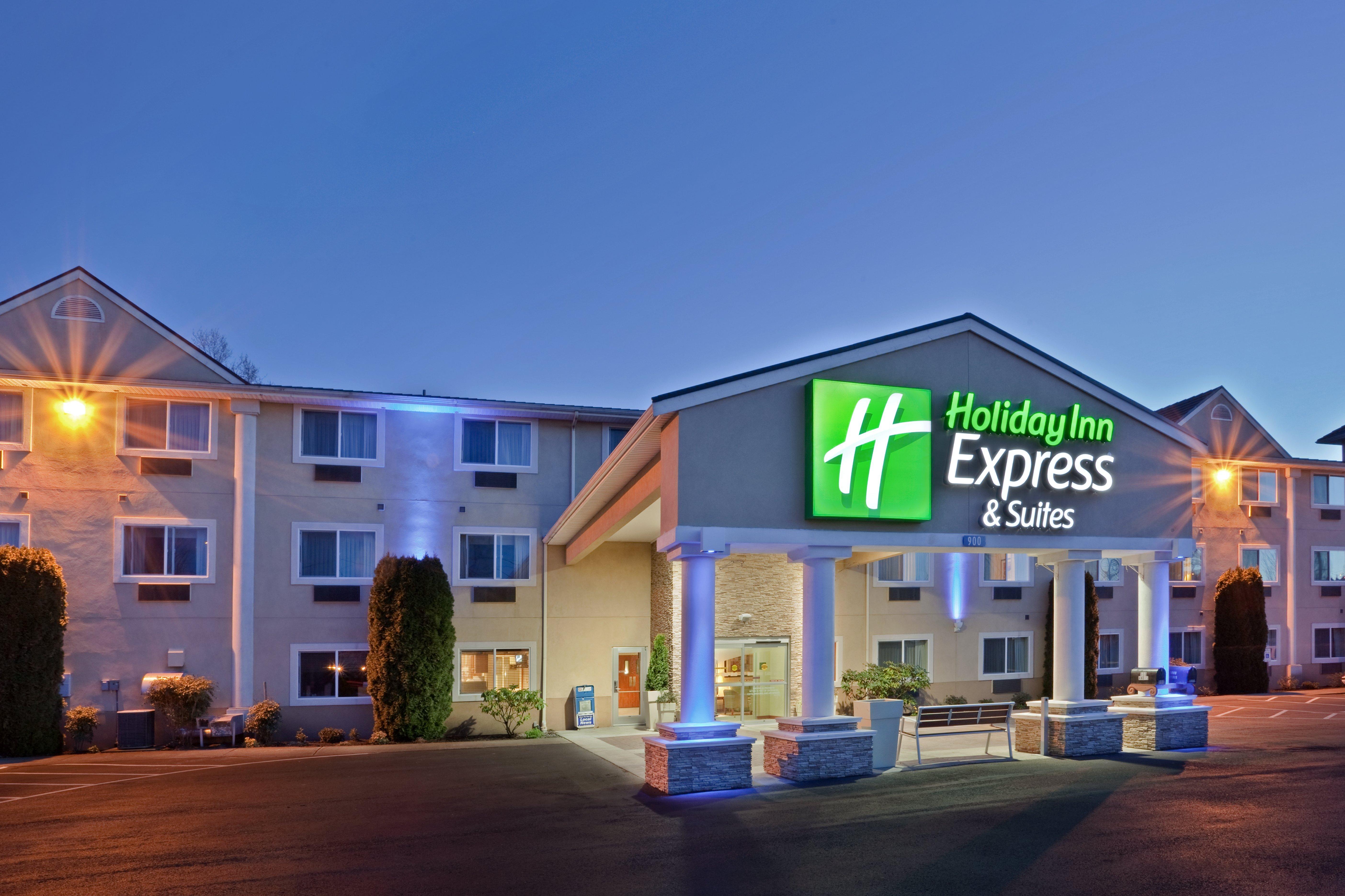 Holiday Inn Express Hotels & Suites Burlington By Ihg Exterior photo