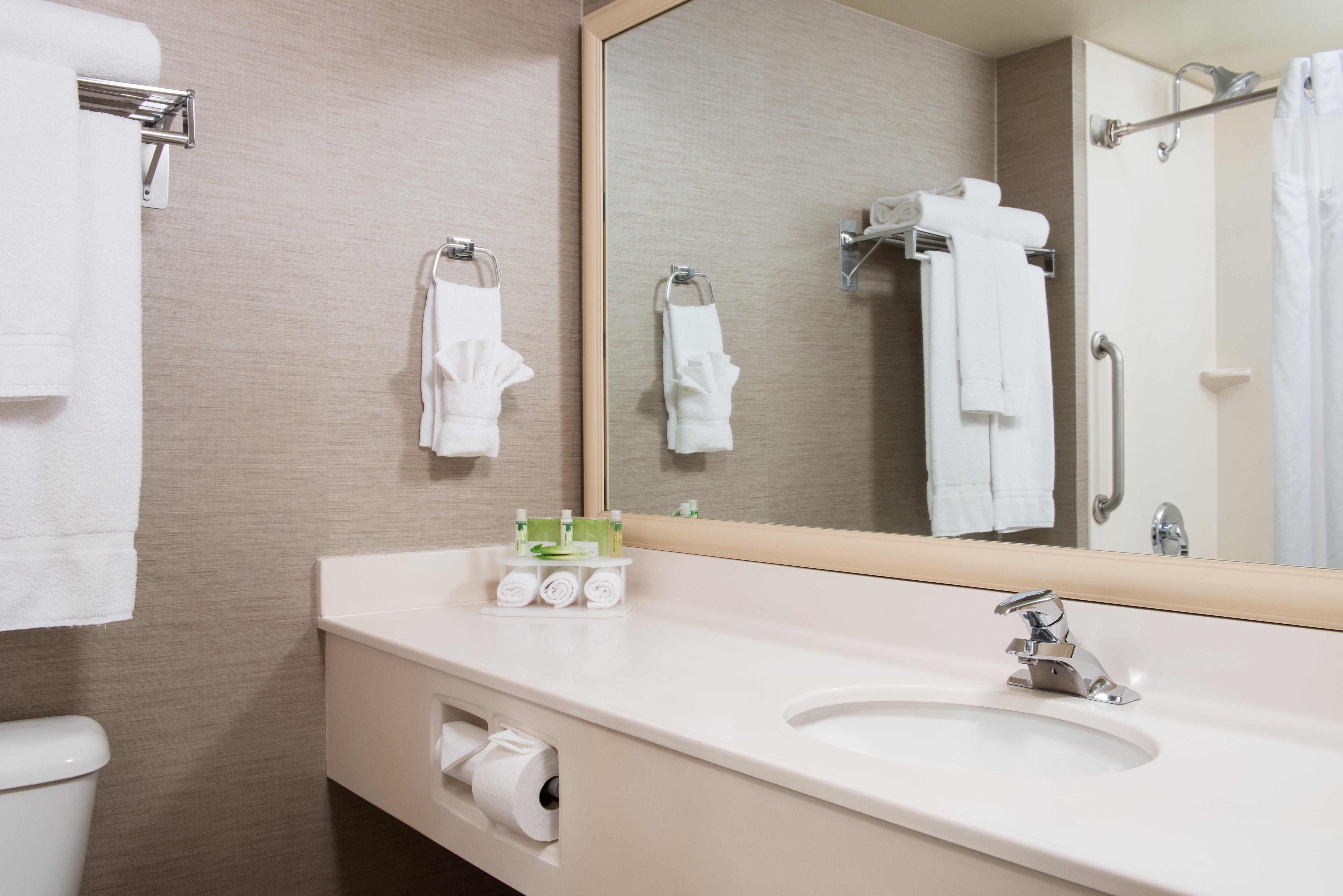 Holiday Inn Express Hotels & Suites Burlington By Ihg Exterior photo