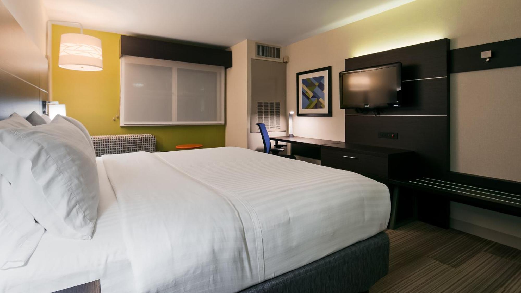 Holiday Inn Express Hotels & Suites Burlington By Ihg Exterior photo