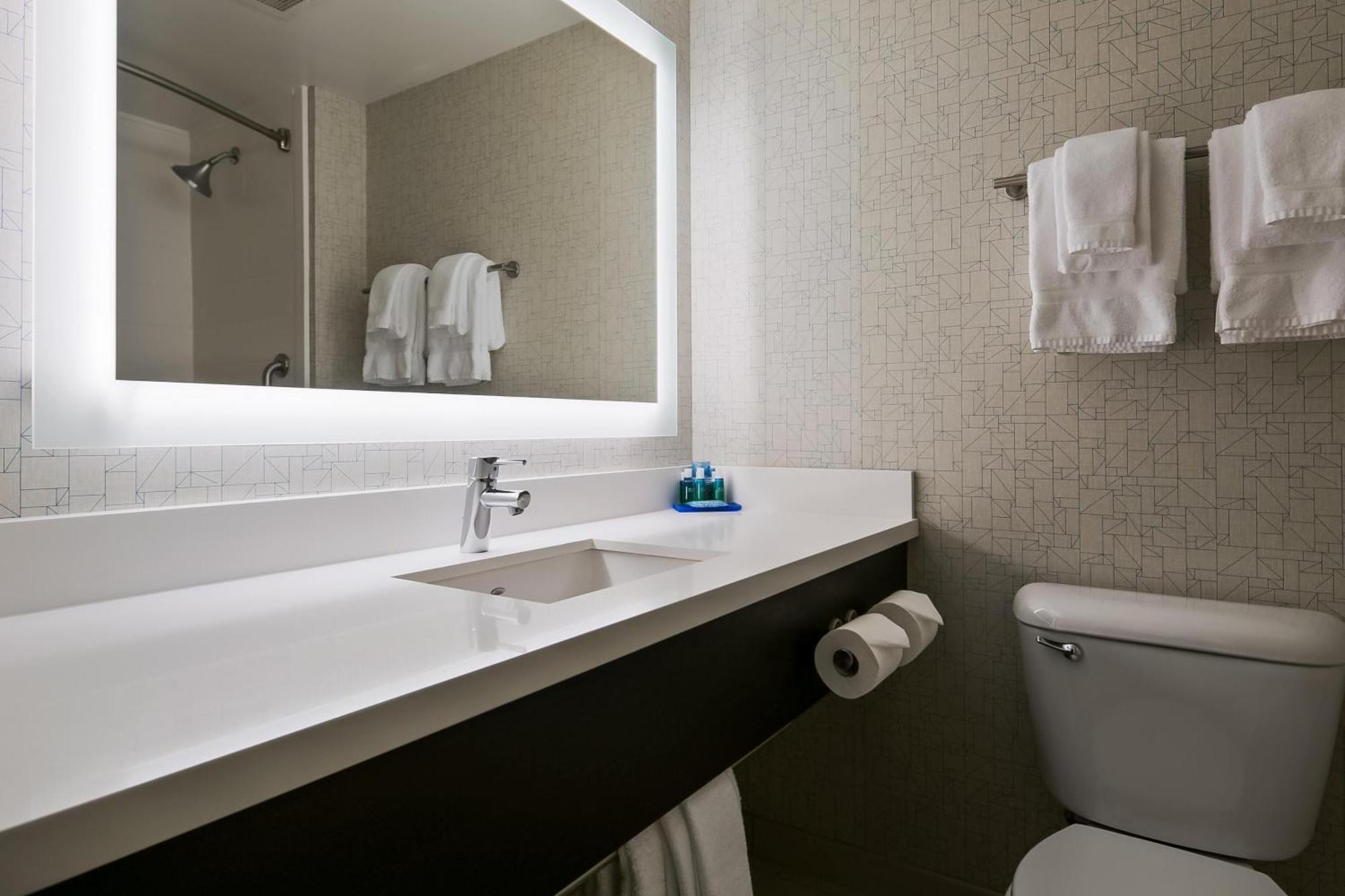 Holiday Inn Express Hotels & Suites Burlington By Ihg Exterior photo