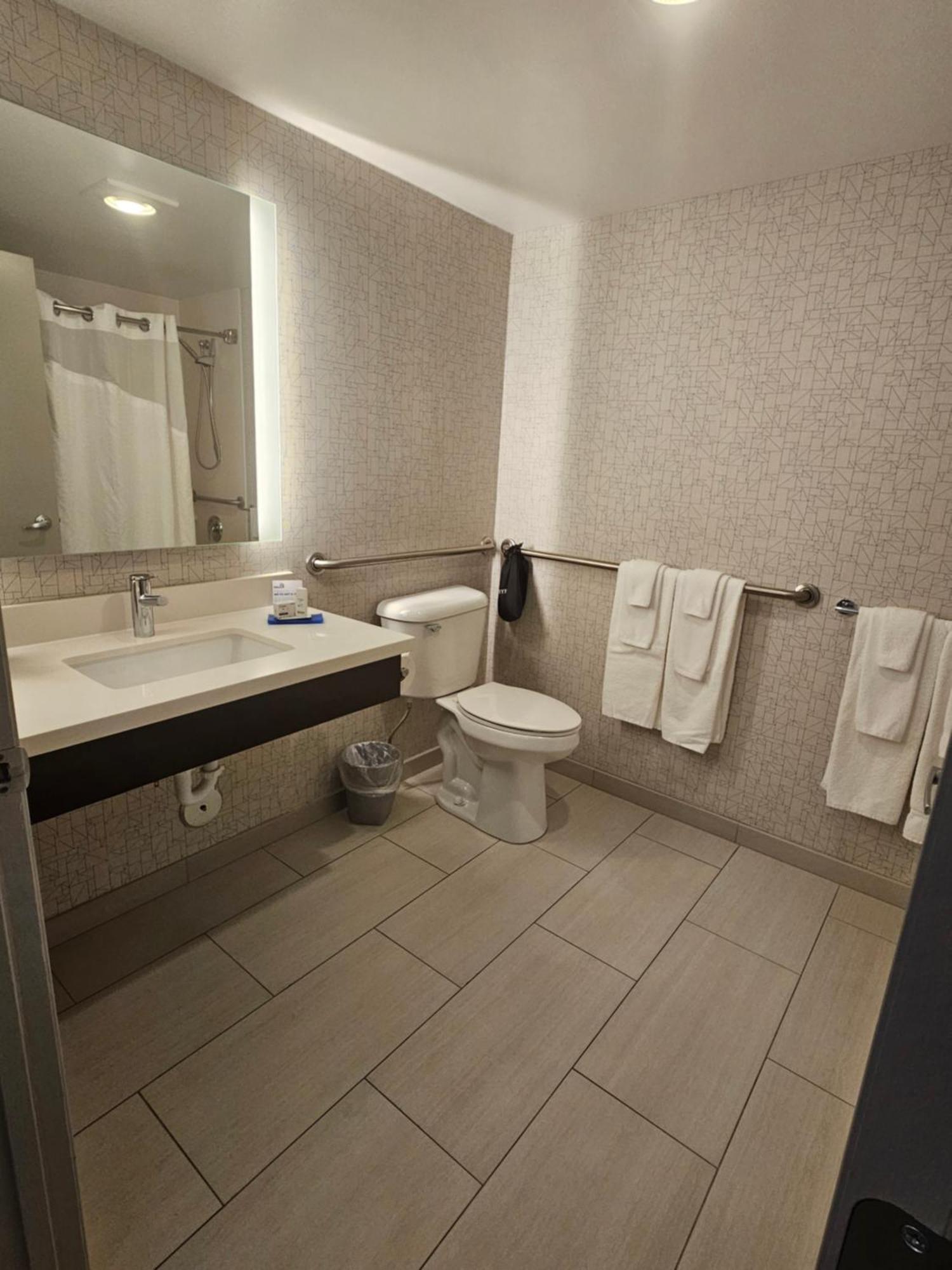 Holiday Inn Express Hotels & Suites Burlington By Ihg Exterior photo
