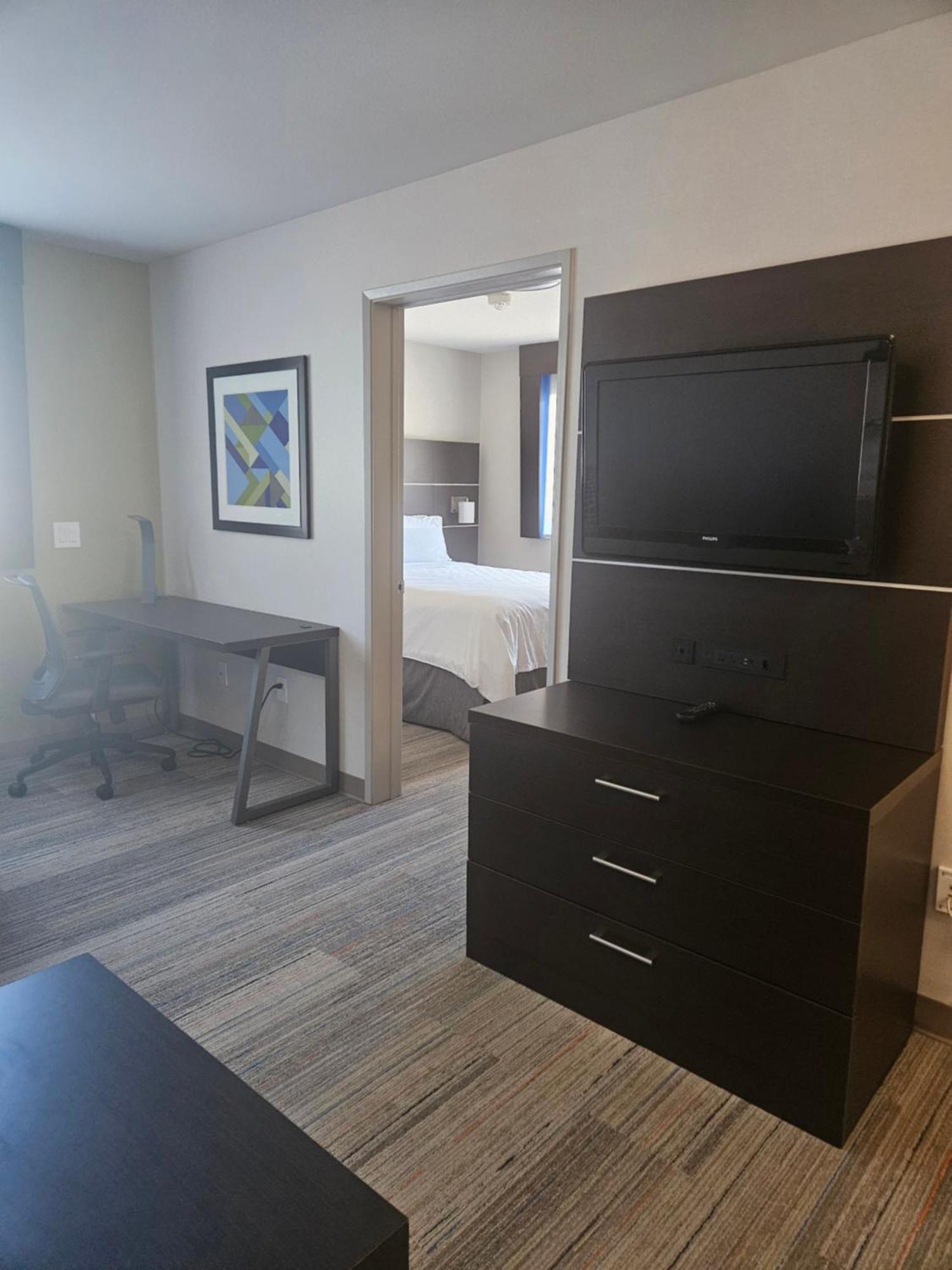 Holiday Inn Express Hotels & Suites Burlington By Ihg Exterior photo