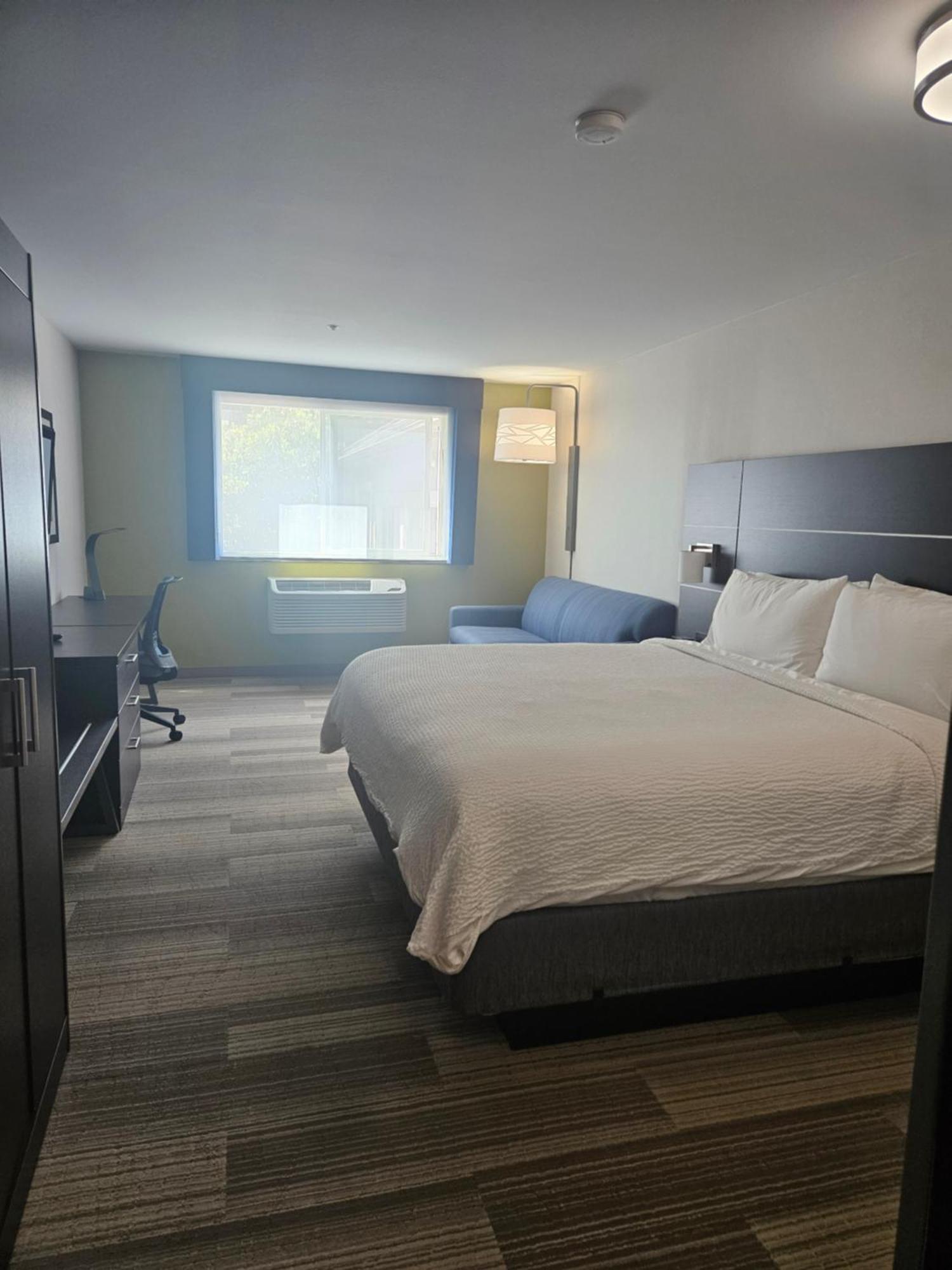 Holiday Inn Express Hotels & Suites Burlington By Ihg Exterior photo