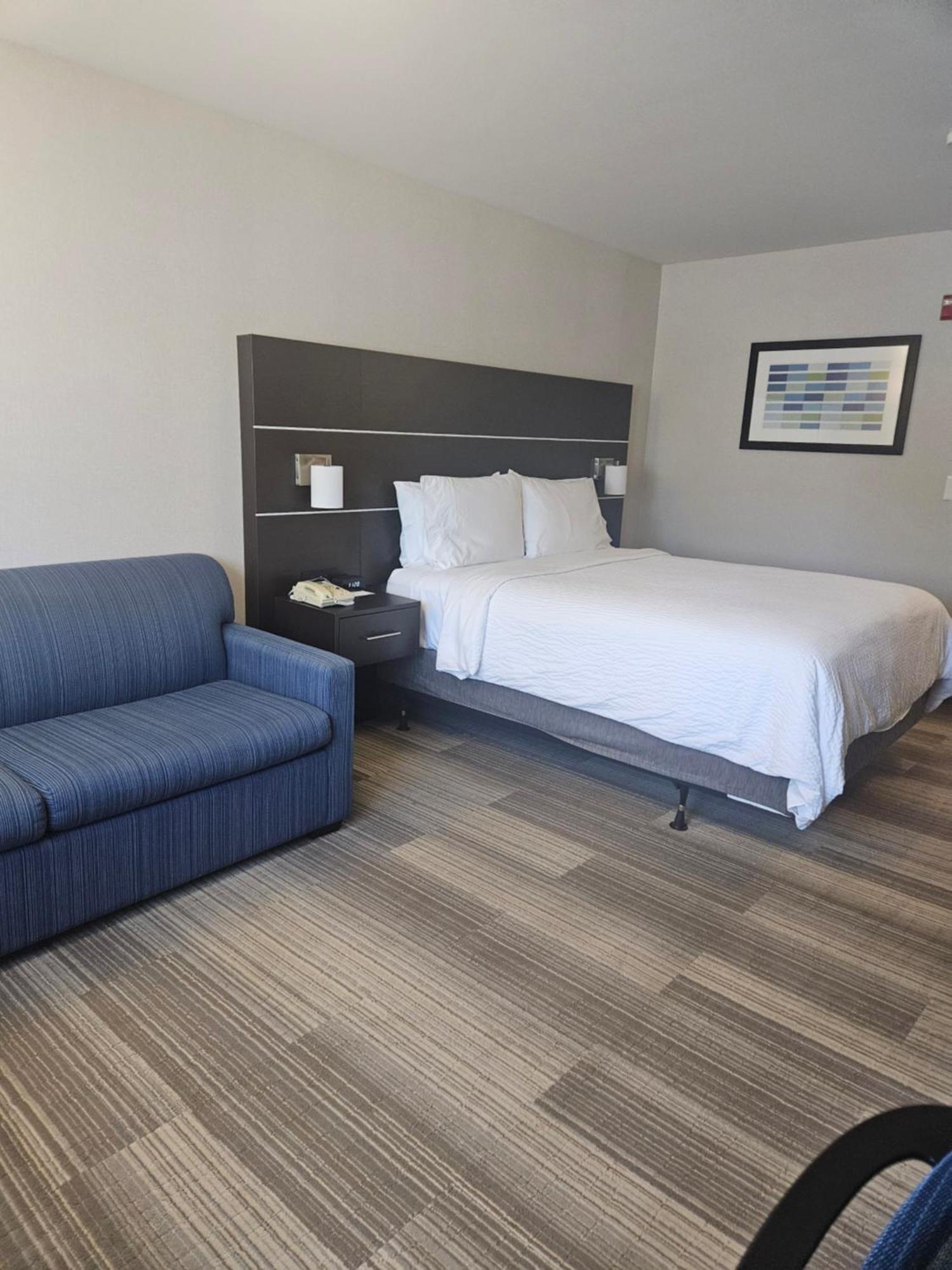 Holiday Inn Express Hotels & Suites Burlington By Ihg Exterior photo
