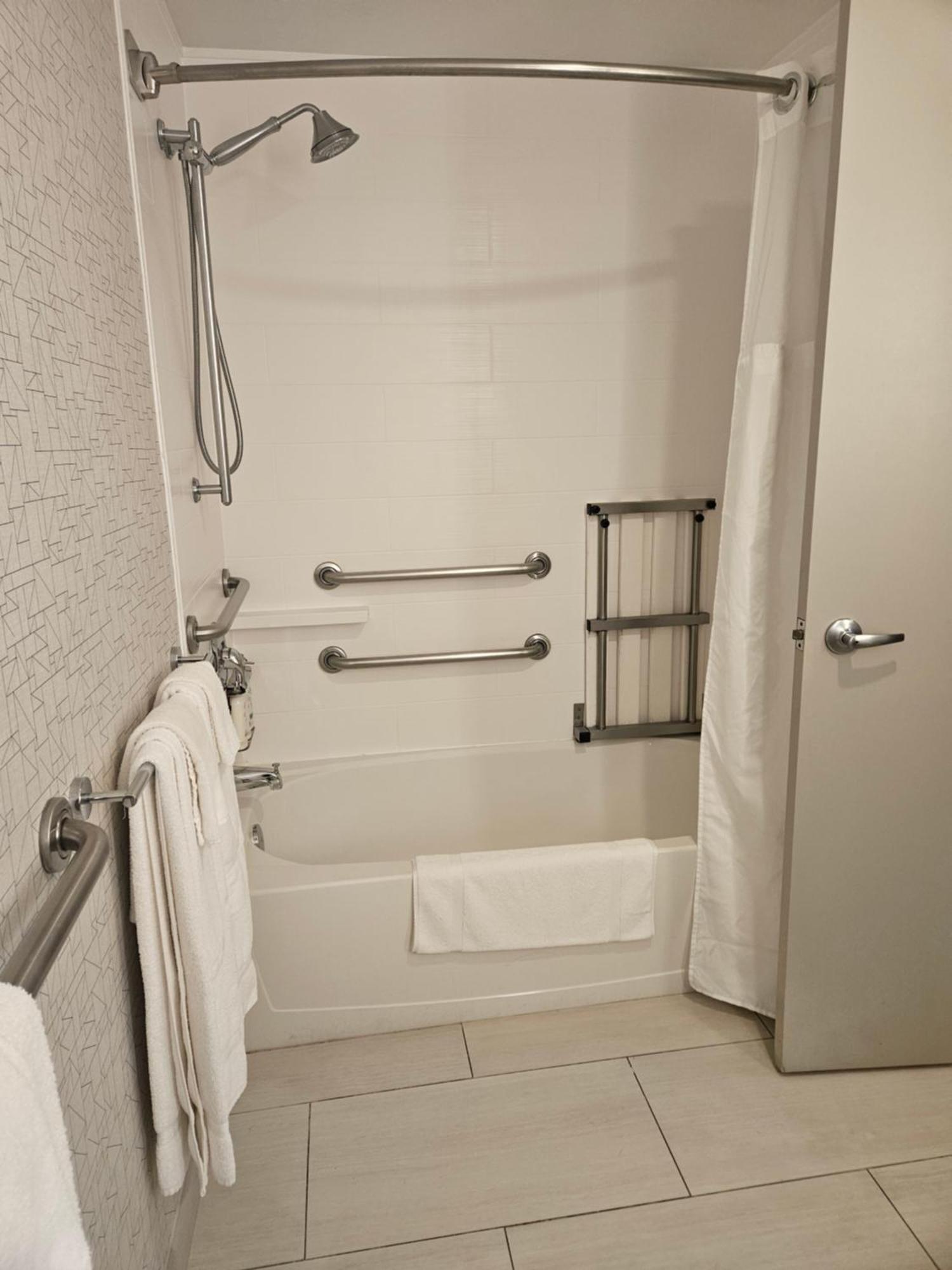 Holiday Inn Express Hotels & Suites Burlington By Ihg Exterior photo