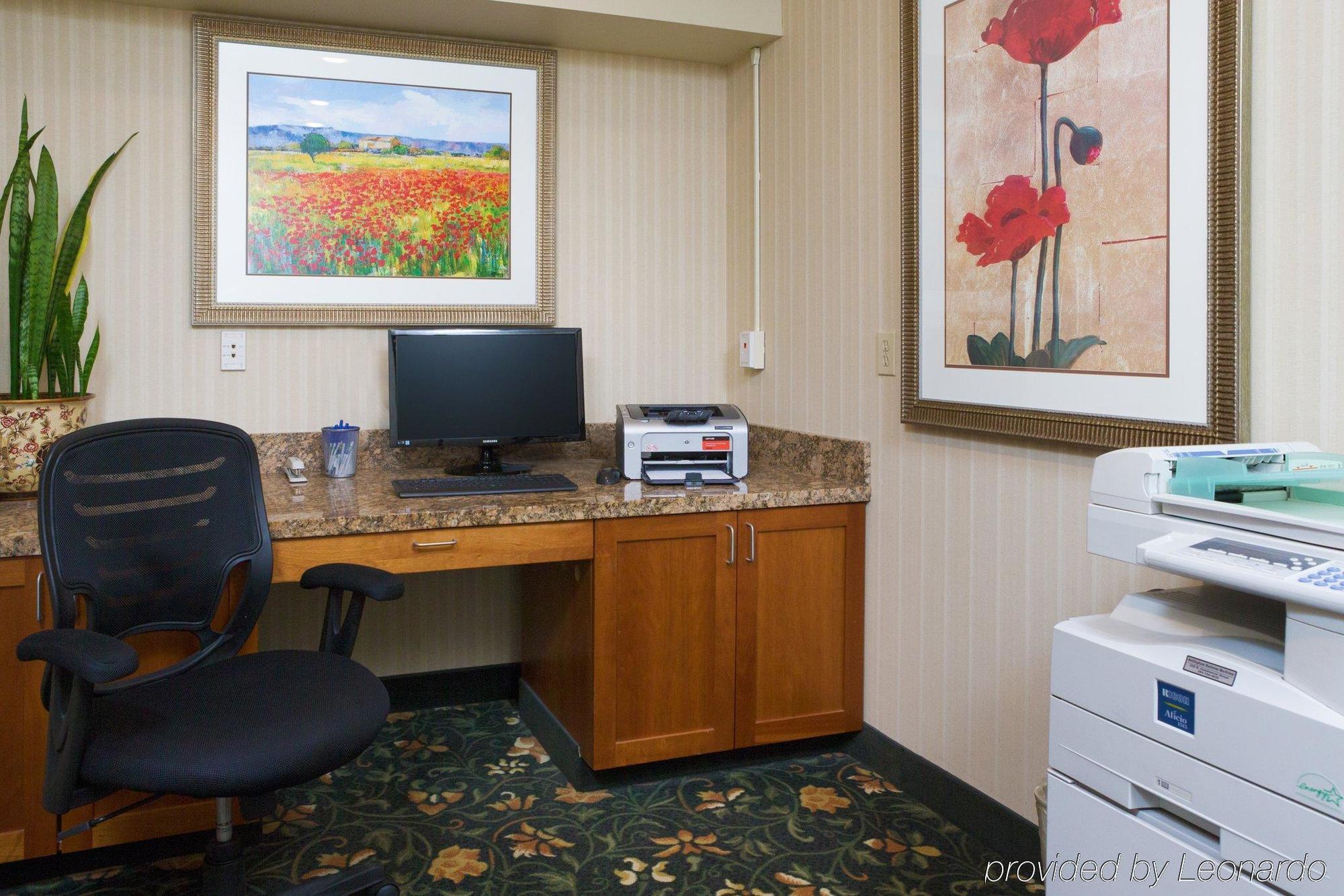 Holiday Inn Express Hotels & Suites Burlington By Ihg Exterior photo