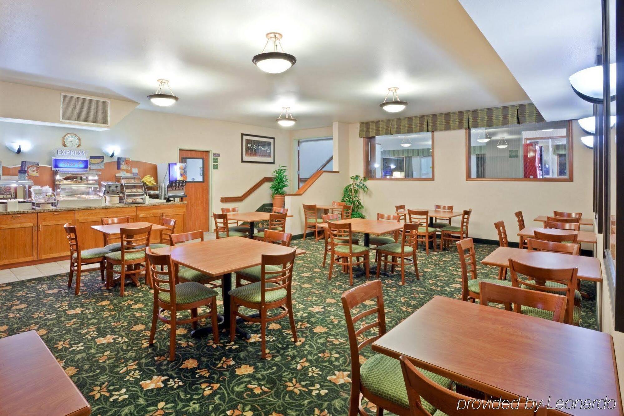 Holiday Inn Express Hotels & Suites Burlington By Ihg Exterior photo