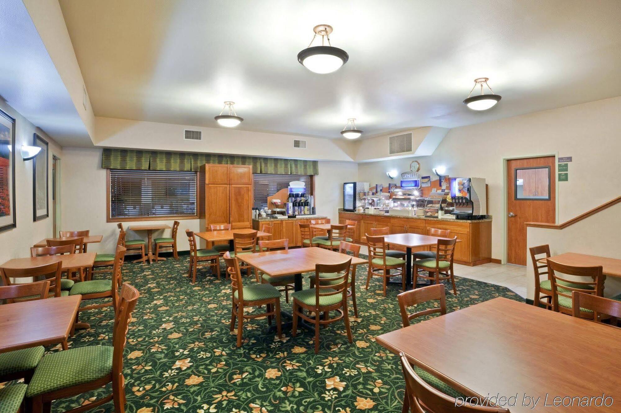 Holiday Inn Express Hotels & Suites Burlington By Ihg Exterior photo