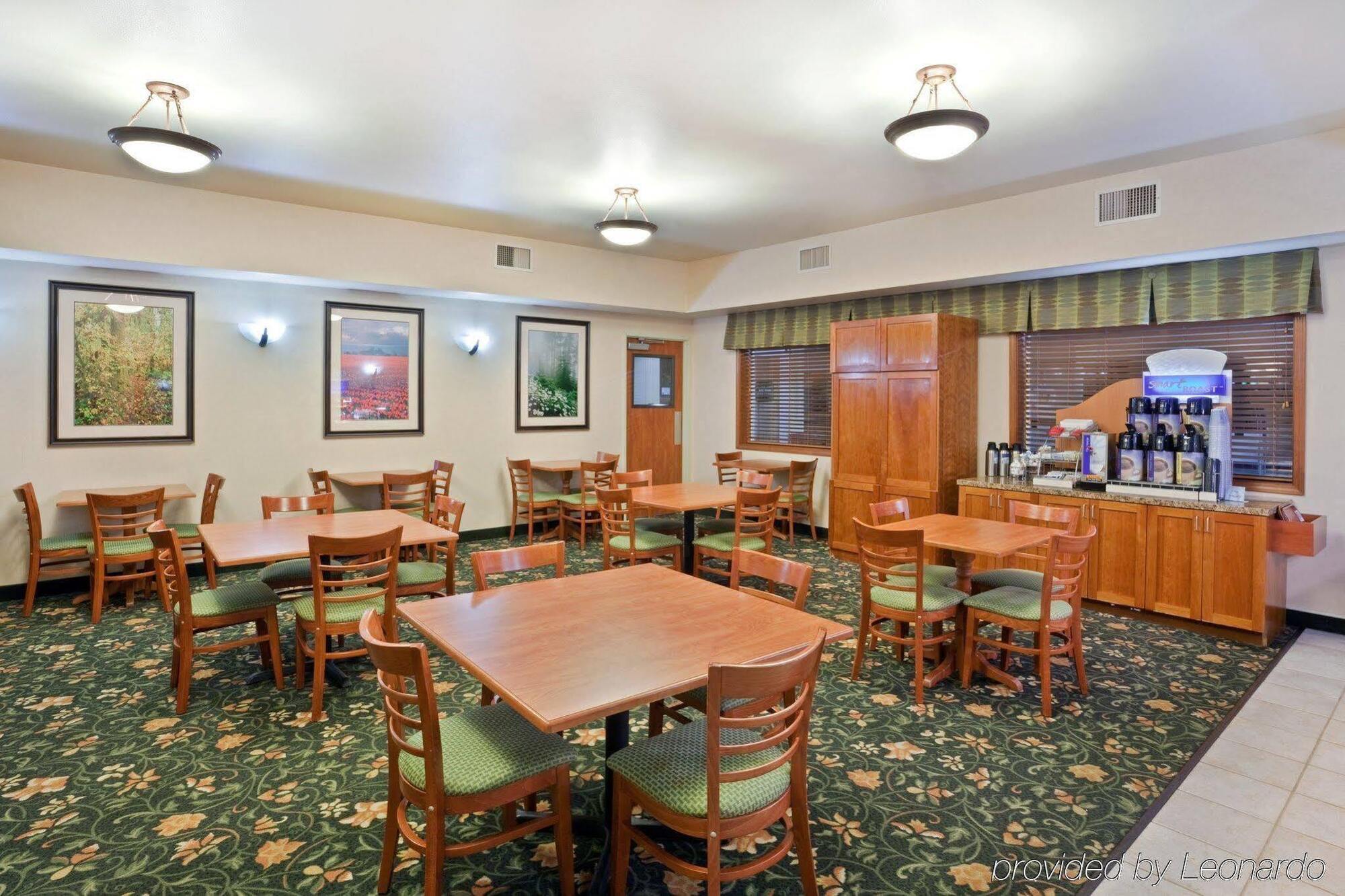Holiday Inn Express Hotels & Suites Burlington By Ihg Exterior photo