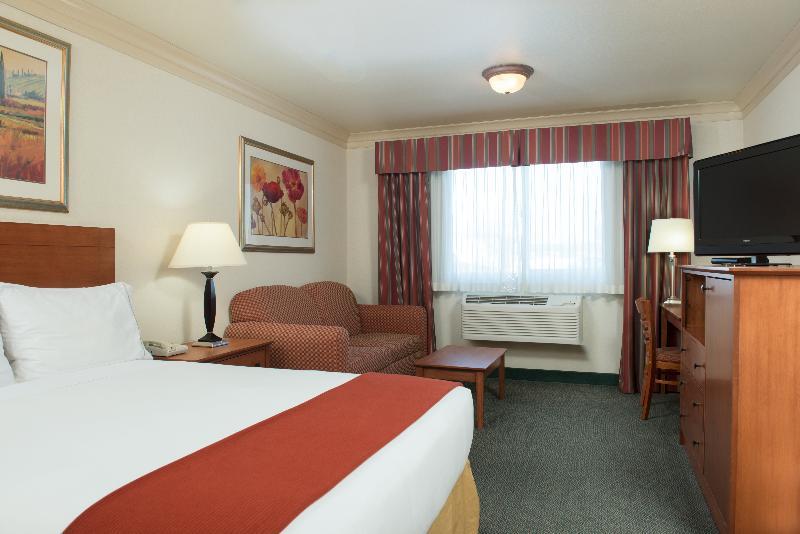 Holiday Inn Express Hotels & Suites Burlington By Ihg Exterior photo